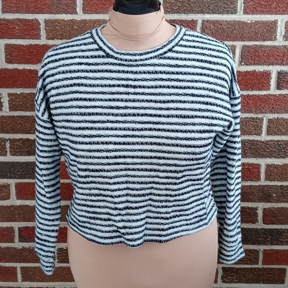 Urban romantics XL long sleeve crop top